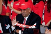 AirAsia CEO Tony Fernandes avoid private car in London