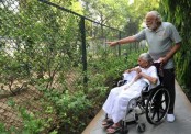 Modi's photos with mother win Twitter