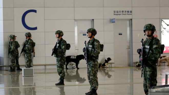 Shanghai Pudong airport explosion wounds four