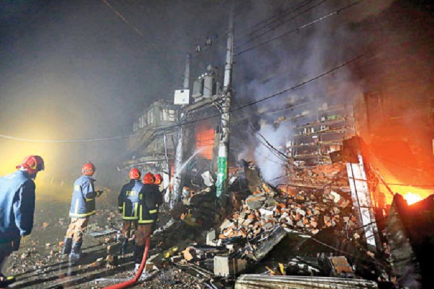 Fire devours DNCC Gulshan market