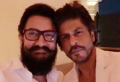 Shah Rukh, Aamir click first picture together in 25 years