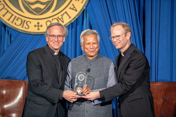 Yunus Receives Notre Dame Award For International Development And Solidarity 