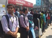 Group of protesting students' human chain in Norda
