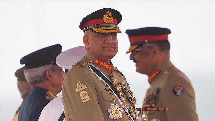 Pakistan court suspends army chief extension