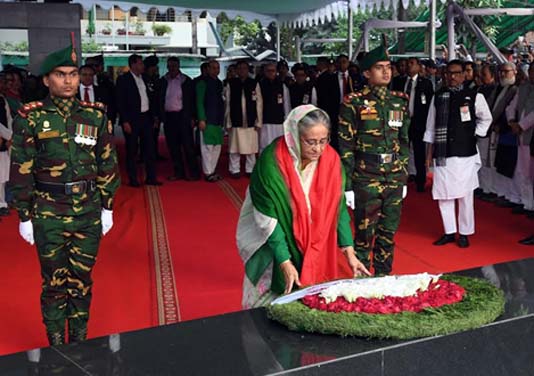 PM pays tribute to Bangabandhu on Victory Day