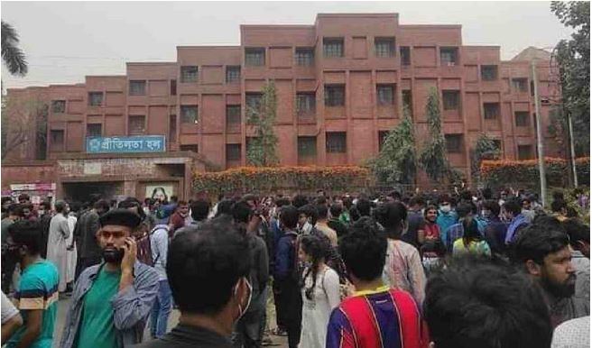 JU students staying at halls defying order
