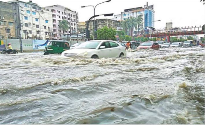 Heavy rain lashes Dhaka, cripples normal life
