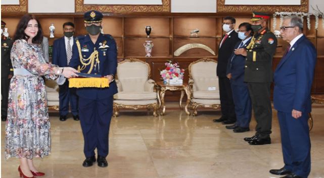 Romanian ambassador presents credentials to President Hamid amid hope of growing Dhaka-Bucharest ties
