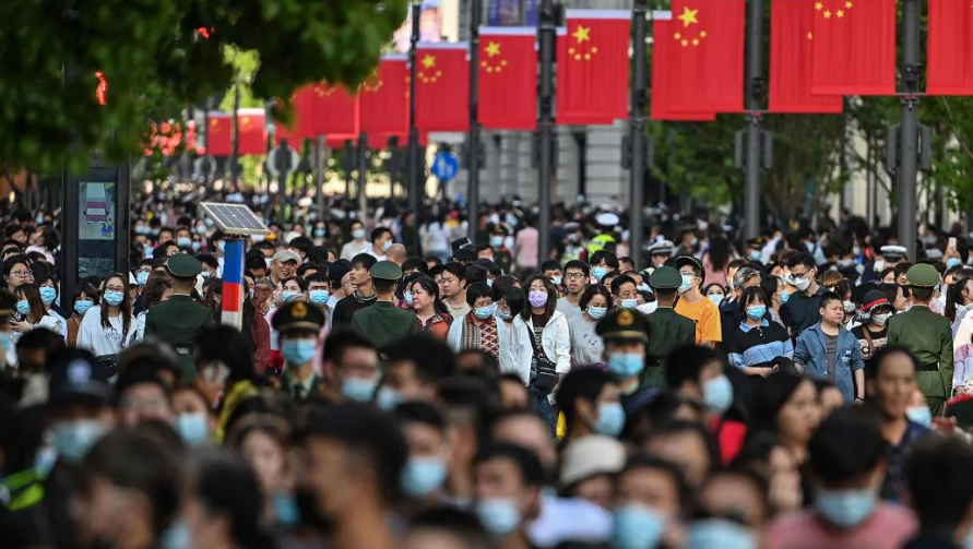 China announces first population decline since 1961