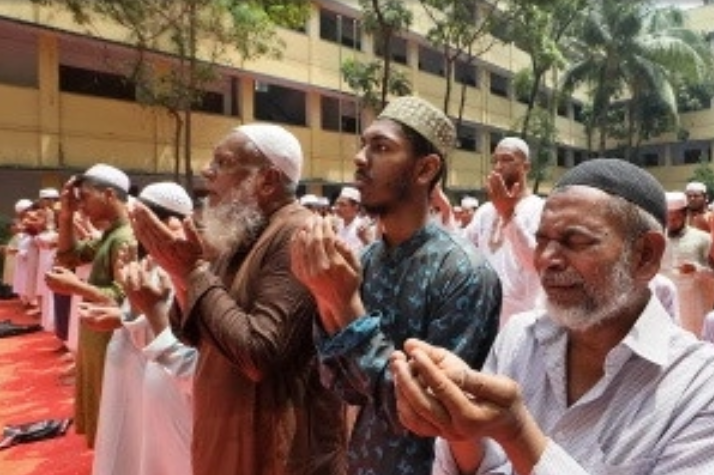 Thousands in heatwave-hit Bangladesh pray for rain